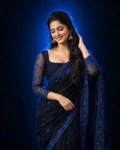 Midnight Blue Elegance Portrait Prompt – Beautiful Women Portrait Prompt